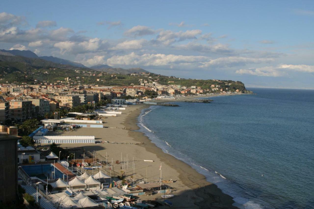 Le Finestre Sul Mare Apartment Albissola Marina Luaran gambar